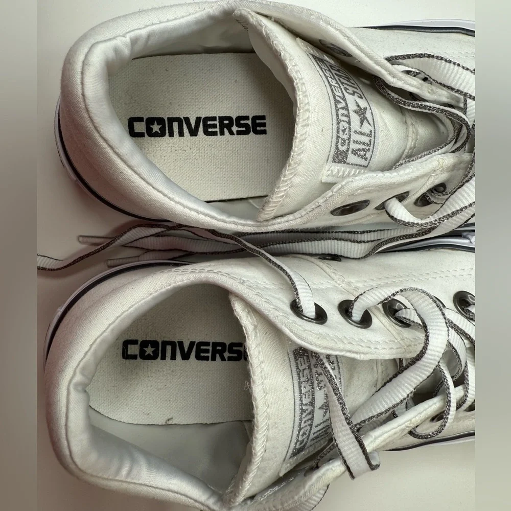 Converse Chuck Taylor All Star Low-Top Canvas Sneaker Women's 7 White & Black